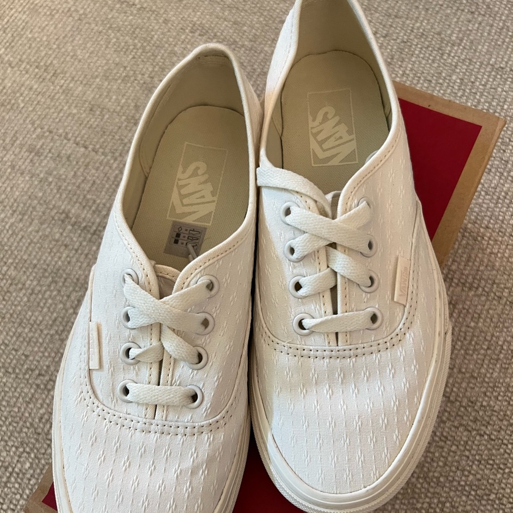 Vans Off The Wall Authentic (woven Emboss) sneakers size 7 Marshmallow
